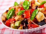 Панцанела - италианска салата с домати, краставици и крутони